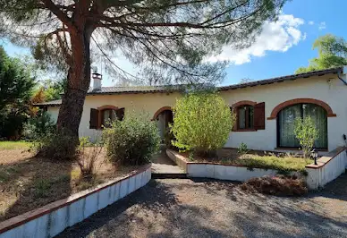 Maison avec piscine et terrasse 17