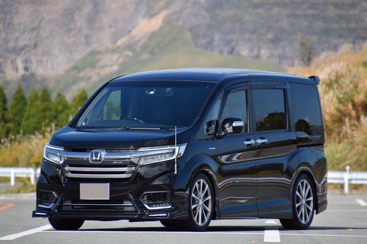 ステップワゴンのあなたと愛車、どんな物語がありますか？・車歴の紹介・フォグライトガーニッシュに関するカスタム事例の投稿画像15枚目