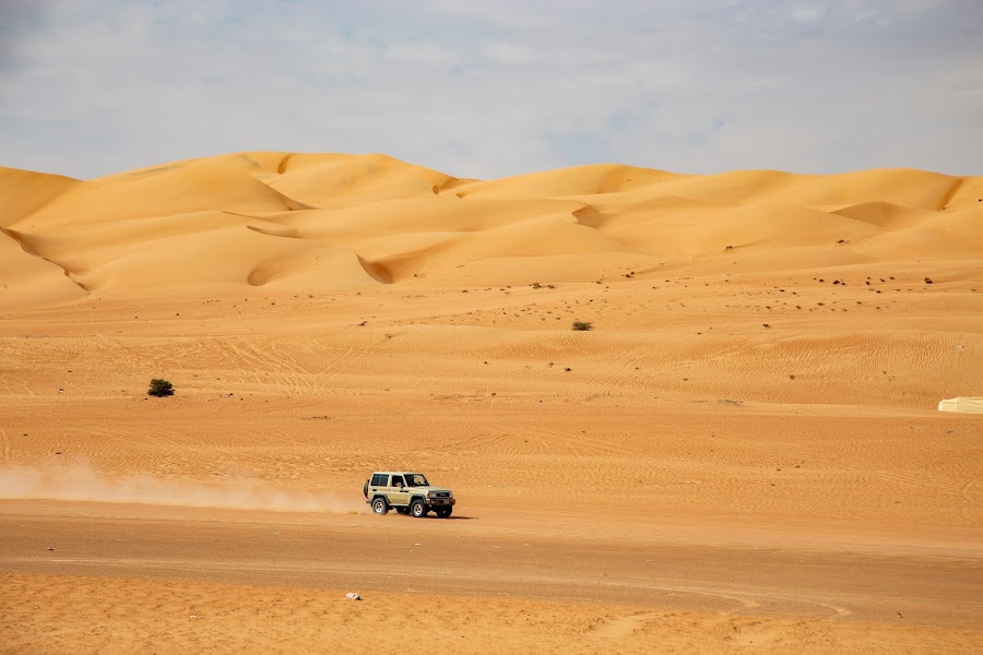 Wahiba Sands, Oman, pustynia, wydma, samochód