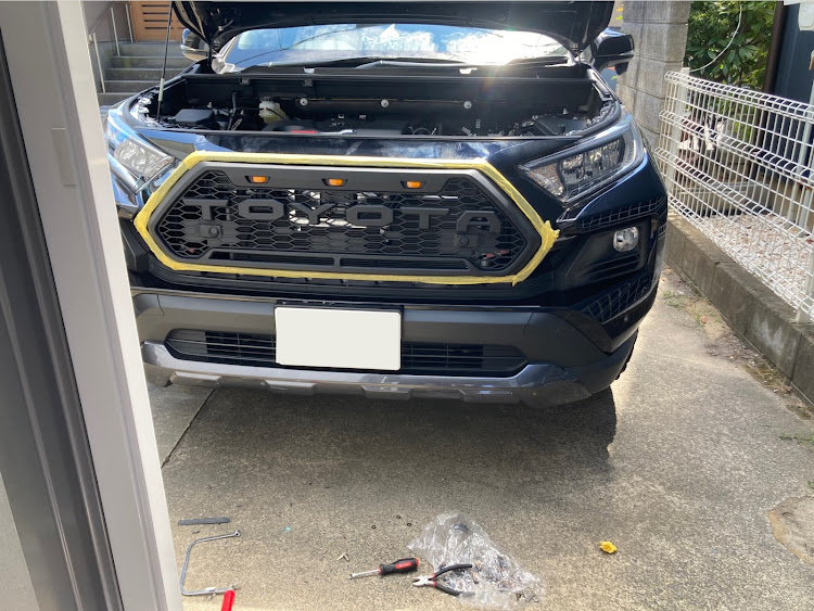 RAV4のトヨタ・ラプターグリル・RAV4に関するカスタム事例の投稿画像2枚目