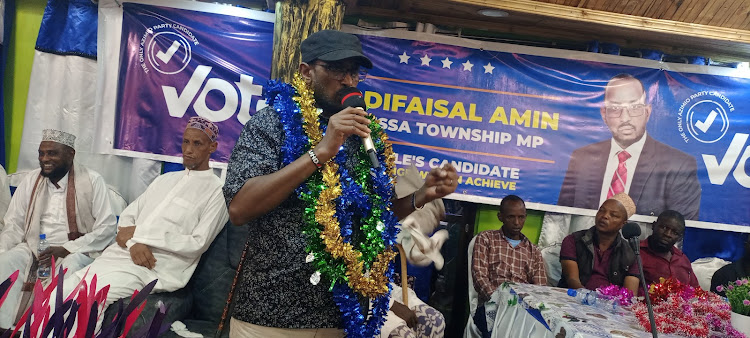 Garissa township parliamentary aspirant Feisal Amin speaking during his endorsement ceremony where he was issued with a certificate by elders from his Awliyahan community.