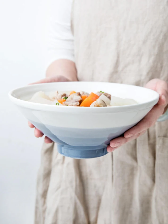 Bol à ramen en céramique, grand et élégant, pour une table attrayante. Savourez vos nouilles avec style et fonctionnalité.