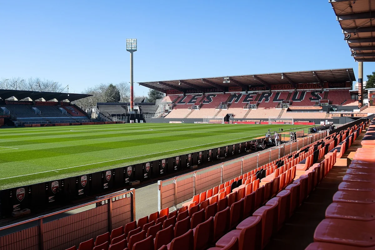 📷 Un joueur Bordelais fait la sieste en pleine rencontre de Ligue 1