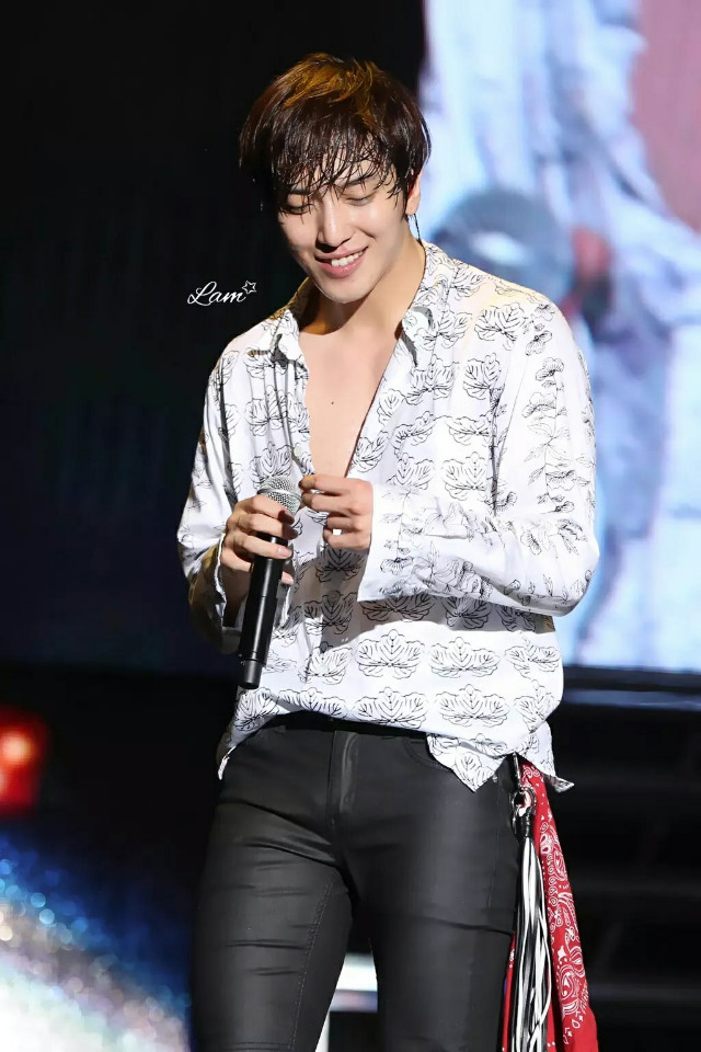 yonghwa sweat 2