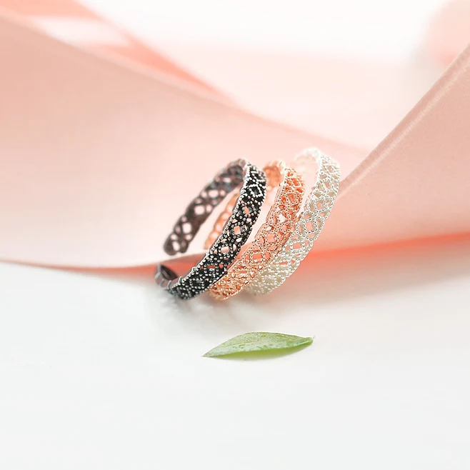 Bague en argent sterling S925 avec diamant géométrique, un bijou scintillant et élégant, parfait pour sublimer votre main, un accessoire unique.