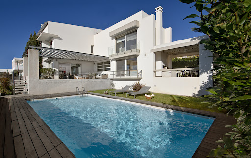 House with pool 2