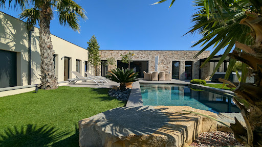 House with pool and terrace 2