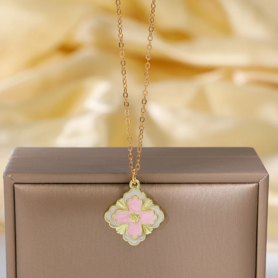 Collier trèfle en diamant et coquillage coréen haut de gamme pour femmes, simple et élégant, design luxe léger, polyvalent pour le cou.