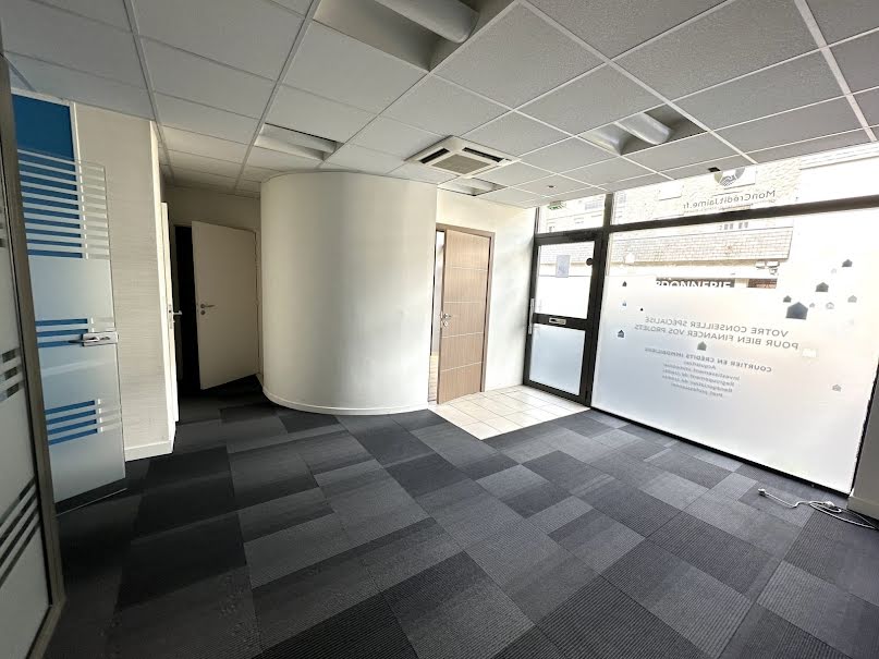 Location  locaux professionnels 4 pièces 67 m² à Quimper (29000), 1 100 €