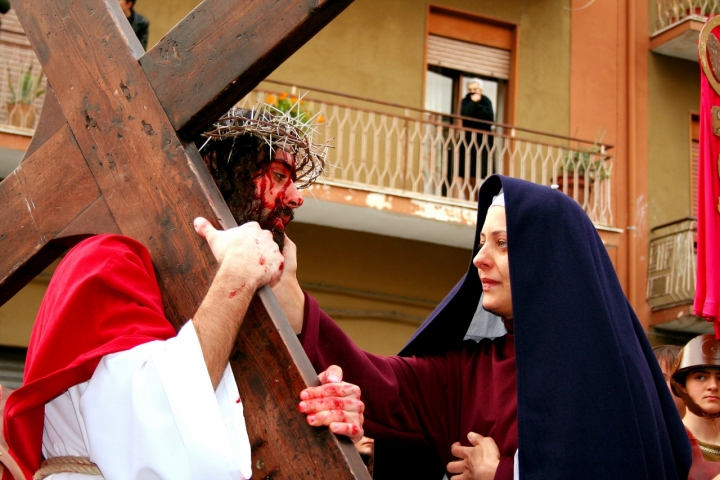 Gesù incontra sua madre di Tikotako