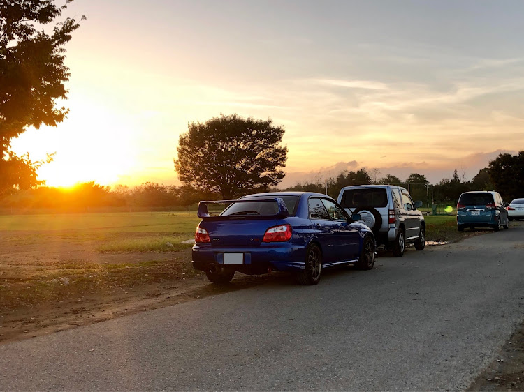 インプレッサ WRX STIの夕日と愛車・河川敷に関するカスタム事例の投稿画像2枚目