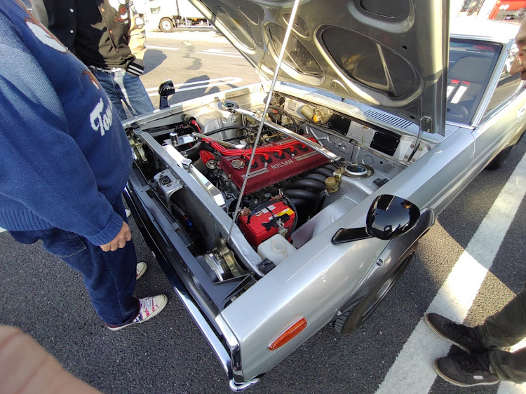 スカイラインの淡路ハイウェイオアシス・淡路ニューイヤーミーティング・めちゃめちゃいっぱいで停める所無かった😣・大寒・太郎坊宮に関するカスタム事例の投稿画像11枚目