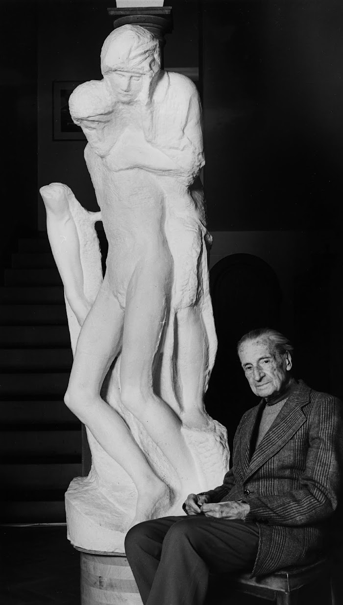 Grazia Sgrilli, Giovanni Michelucci nella casa di Fiesole davanti al calco della 'Piet Rondanini', 1986