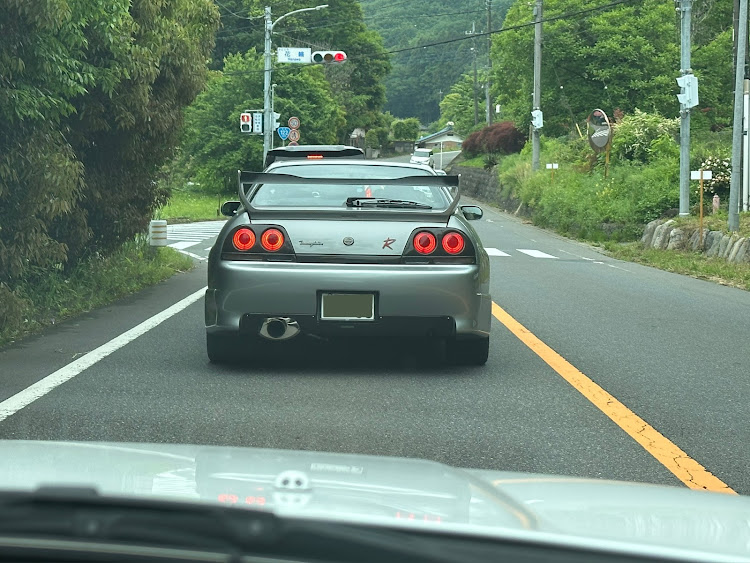 スカイライン GT-Rのスカイラインgtr・#bcnr33・トミーカイラ・＃bcnr33 ＃rb26 ＃gtr＃ニッサン＃スカイライン・コラボショットに関するカスタム事例の投稿画像3枚目