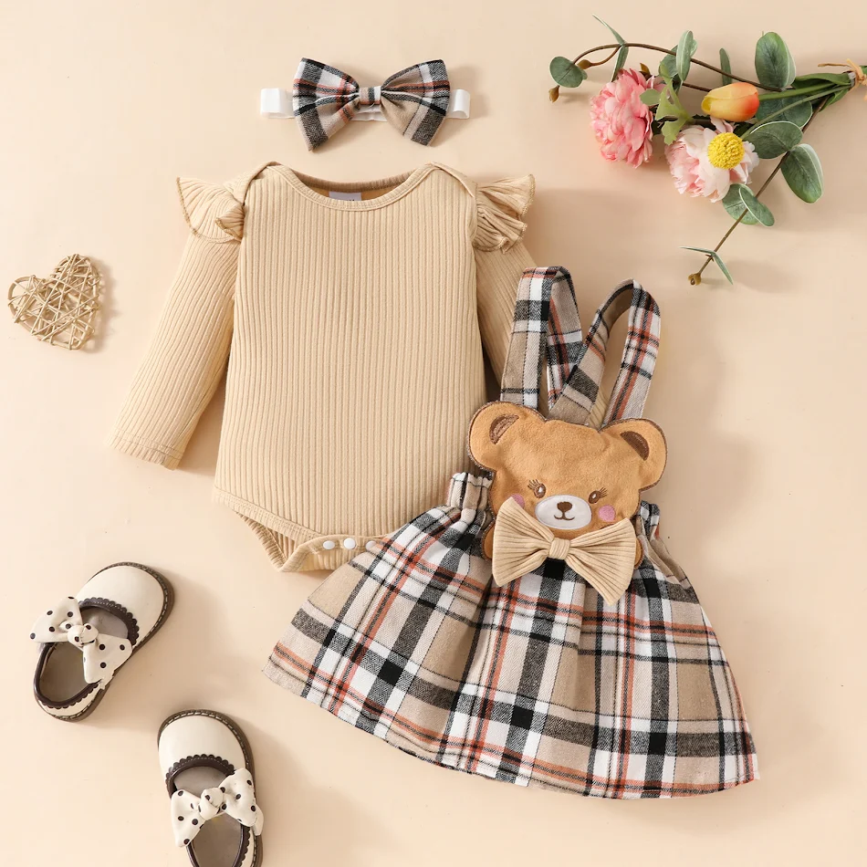 Mädchen Fashion Minimalist Langarm Dreieck Romper, Bär Puppe Trägerkleid, Schleife, Plaid und Haarreif Set