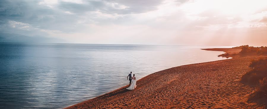 Fotógrafo de casamento Valeriya Vartanova (vart). Foto de 11 de janeiro 2019