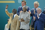 Front: Thabo Mbeki, Nelson Mandela, FW de Klerk. Back: Johann Rupert, chairman, Sunshine Tour, Dr Hasso Plattner, owner of Fancourt, in 2003.