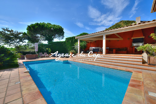 Villa avec piscine et terrasse 5