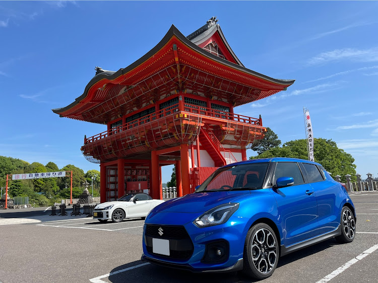 スイフトスポーツの5月もよろしくお願いします・スイスポ・コラボ・青＆赤・ゴールデンウィークに関するカスタム事例の投稿画像3枚目
