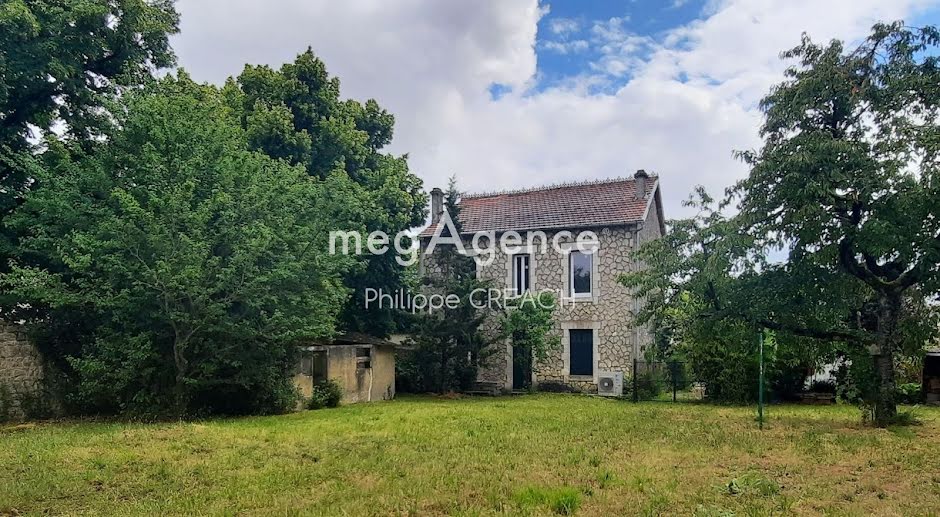 Vente maison 6 pièces 137 m² à Saint-Jean-d'Angély (17400), 257 000 €