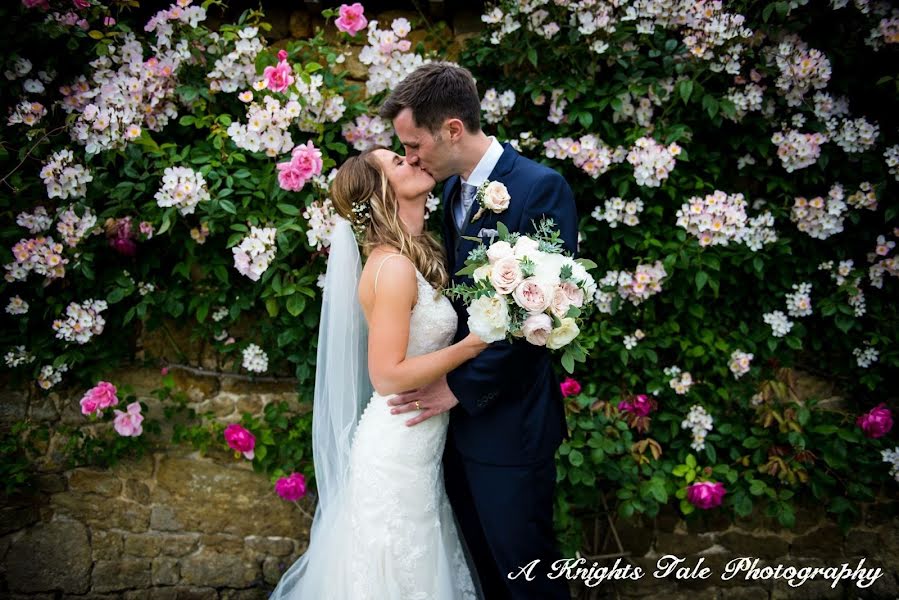 Fotografo di matrimoni Adam Knight (aknightstale). Foto del 10 agosto 2017