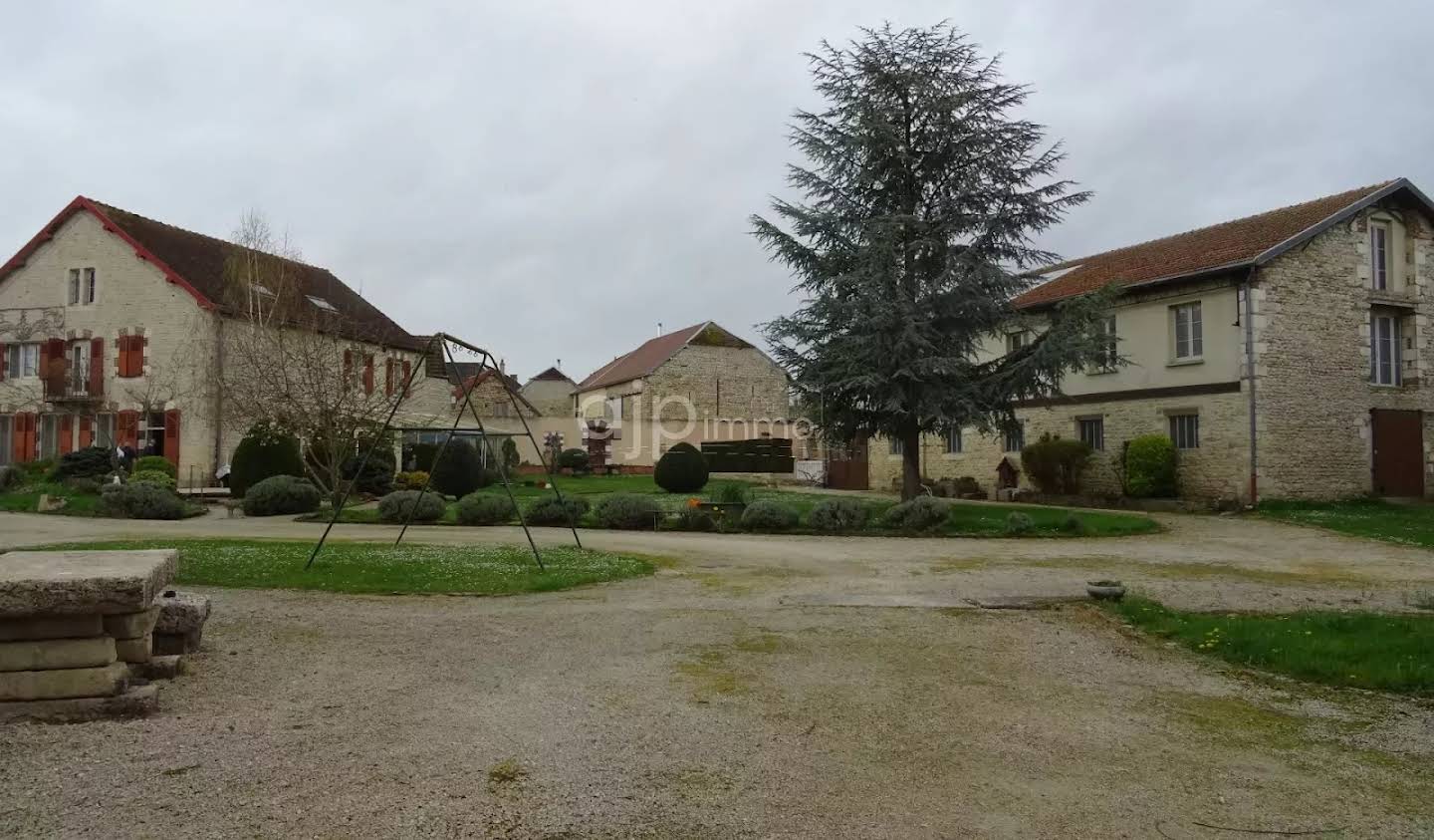 Maison avec piscine Jully-sur-Sarce