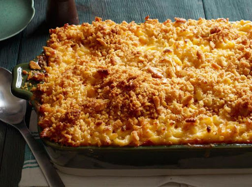 Baked mac and cheese with bread crumbs