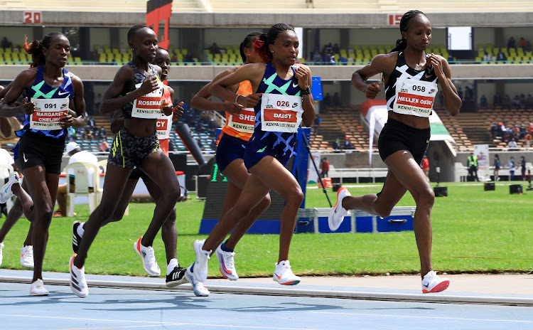 Hellen Obiri leads the women's 10,000m pack during the Kenyan Olympic Trailas at Moi International Sports Centre (MISC) Kasarani