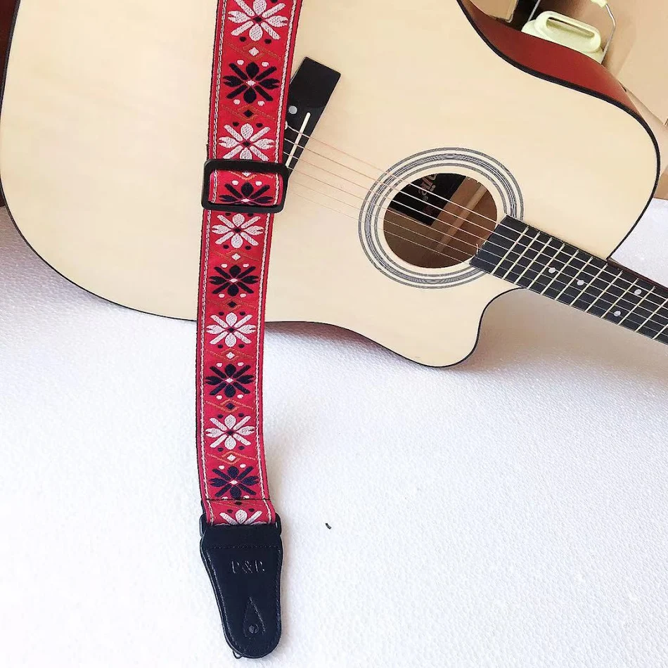 Geborduurde gitaarriem Muziekinstrument accessoires Comfort en stijl Uniek ontwerp Verstelbaar Superieure kwaliteit Duurzaam Ideaal voor muzikanten