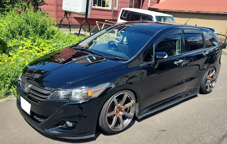 ストリームの違法改造車取り締まり月間・洗車・魔π施工・みんなのセンターキャップが見たい・ロングホイールナット70mmに関するカスタム事例の投稿画像1枚目