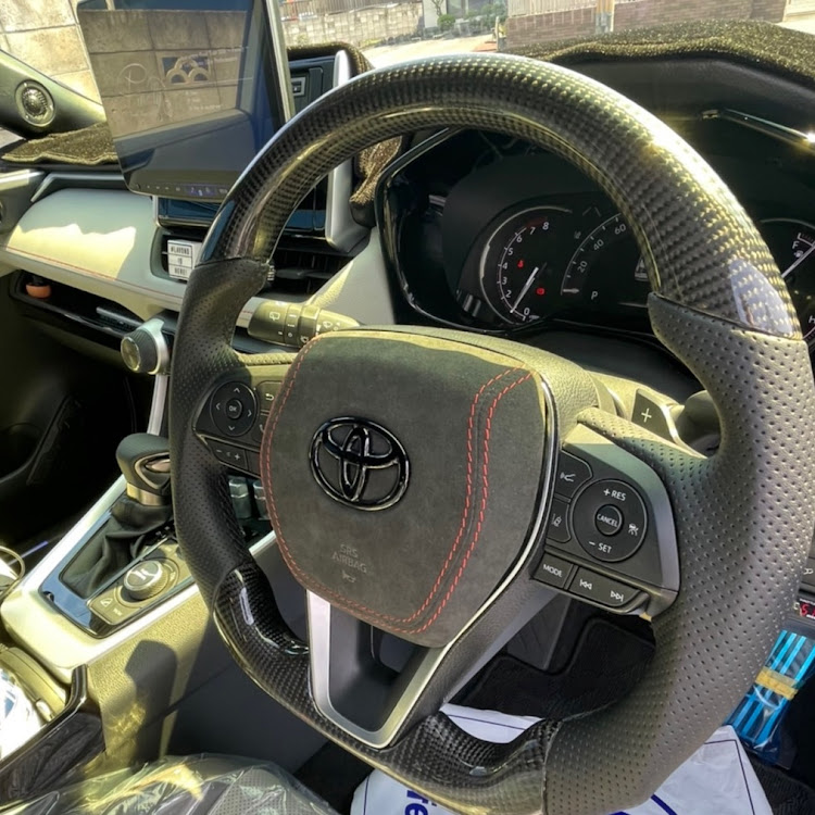 RAV4のFirmament・サゲシャコベンチャー・ハンドル交換・内装イメチェン・エアサスタンク、コンプレッサー変更に関するカスタム事例の投稿画像3枚目