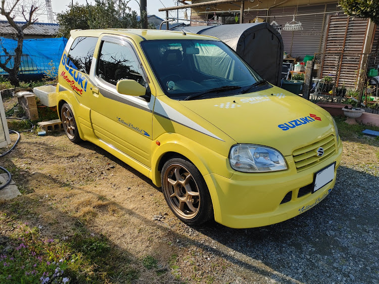 スイフトスポーツの洗車・コンパウンドで磨いてみた・スピーカー取り付け・ステーが合わない(汗)・試行錯誤の甲斐に関するカスタム事例の投稿画像2枚目