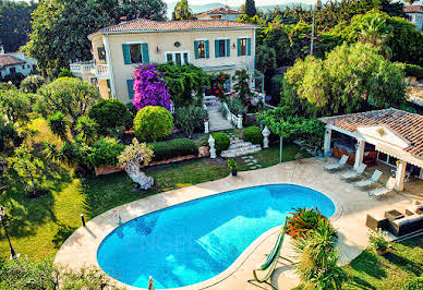 Villa avec piscine et terrasse 8