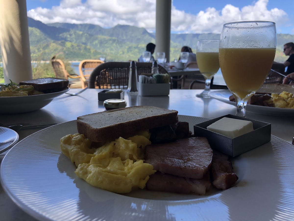 Gluten-Free Bread/Buns at Makana Terrace-St Regis