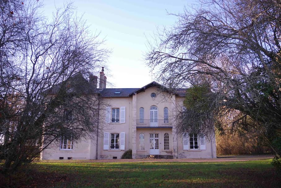 Vente maison 14 pièces 330 m² à Moulins-Engilbert (58290), 780 000 €