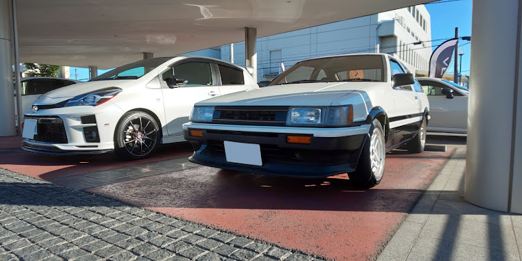 ヴィッツの字光式ナンバー愛好会・GRガレージ四日市・AE86レビンとコラボに関するカスタム事例の投稿画像1枚目