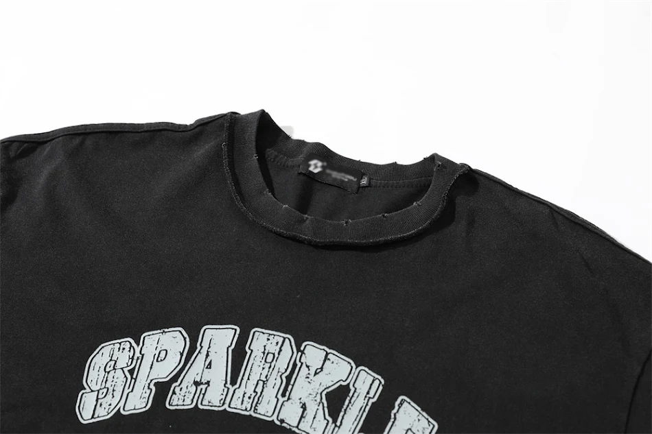 Erkek moda harf baskılı kısa kollu tişört, rahat ve şık bir görünüm için ideal, günlük kullanım ve her mevsim için uygun, modern tasarım.