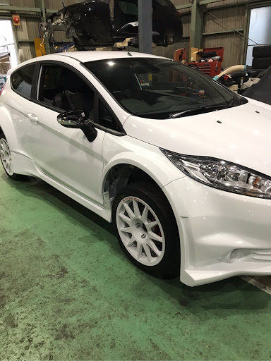 フィエスタ のホイール交換 Wrc 車高調整 フォード ラリーレプリカに関するカスタム メンテナンスの投稿画像 車のカスタム情報はcartune