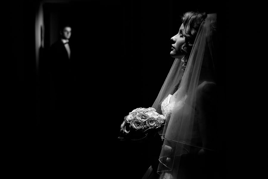 Fotografo di matrimoni Mircea Marinescu (marinescu). Foto del 22 dicembre 2015