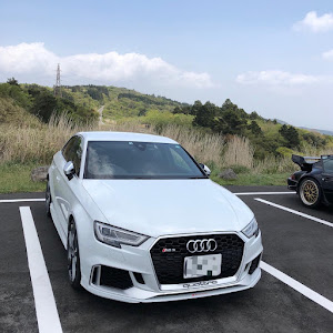 RS3 セダン