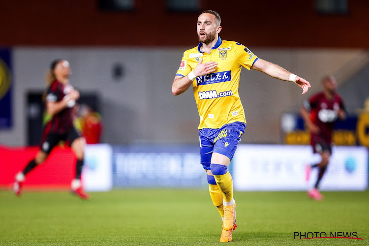 🎥 Des images remarquables : l'attaquant de STVV, buteur pour la première fois en 47 matchs, a célébré en taclant... Wilfried Kanga