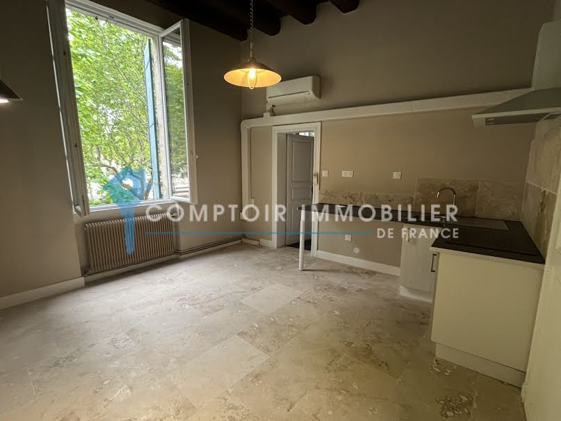 Location  appartement 4 pièces 105 m² à Beaucaire (30300), 840 €