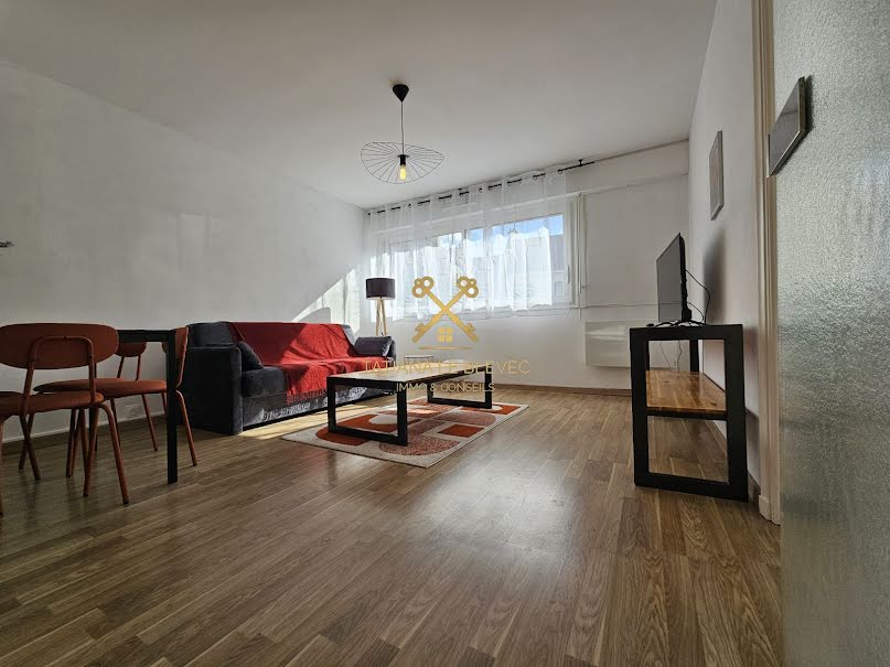 Location meublée appartement 2 pièces 48 m² à Lorient (56100), 730 €