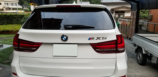 Bmw X5を華麗にカスタム By Tosanokaze 18 07 13 リアが寂しいので Mスポーツエンブレム張り付けてみました 少しはましになった気がします Cartune