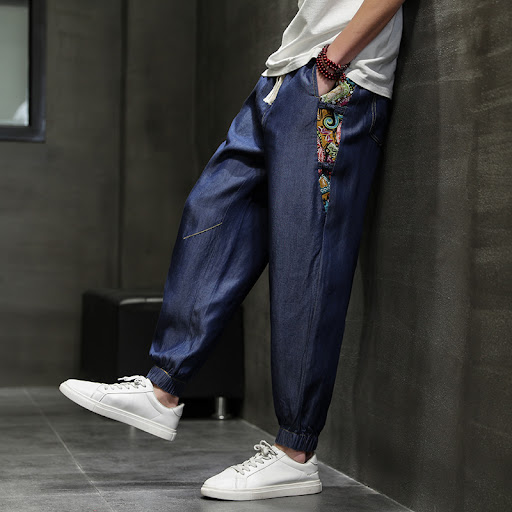 Title 2, Casual Low-Waist Cropped Jeans with a Chinese F...