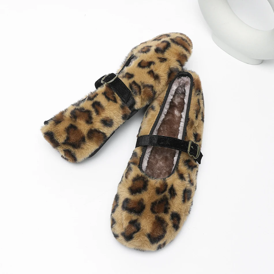 Fleecegevoerde platform damesschoenen in grote maten met ronde neus. Warmte, comfort en stijl voor de wintermaanden.