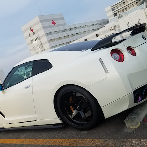 NISSAN GT-R R35