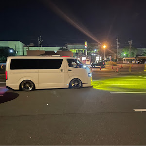 ハイエースバン TRH200V