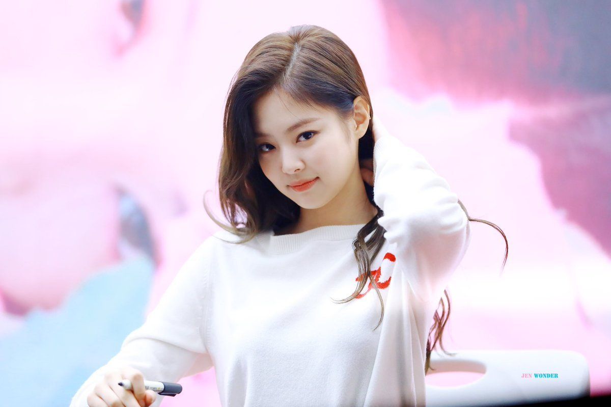 BLINKs Caught Jennie Wearing The Same Shirt Every Day, Her Reaction Was ...