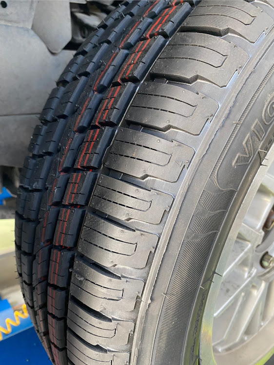 ハイエースバンのタイヤ交換・愛車に感謝・自粛生活に関するカスタム事例の投稿画像2枚目